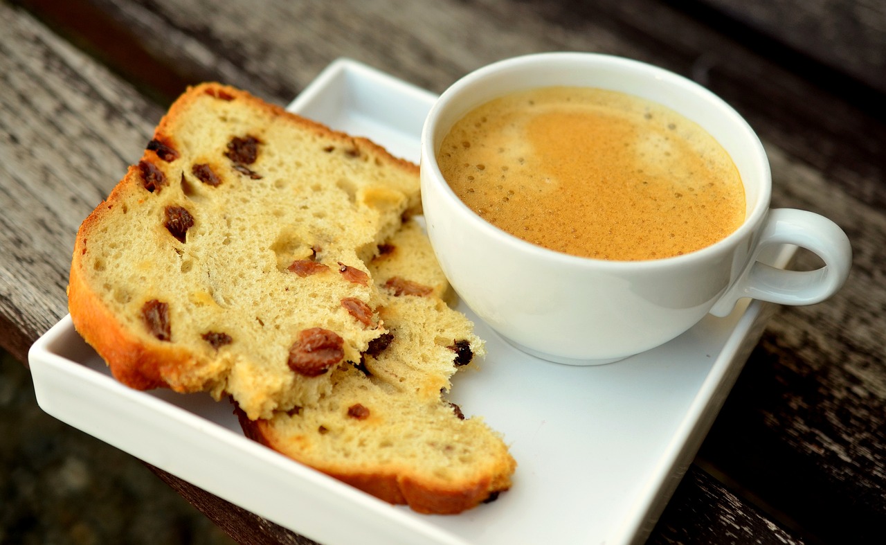 Coffee and bread 