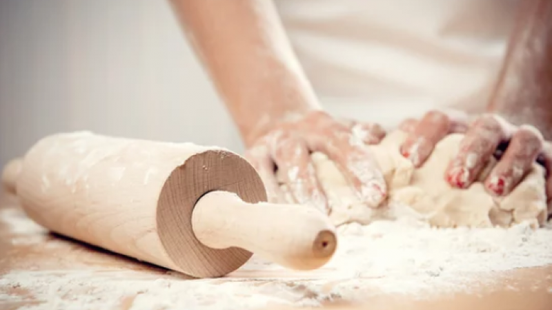 rolling pin and dough 