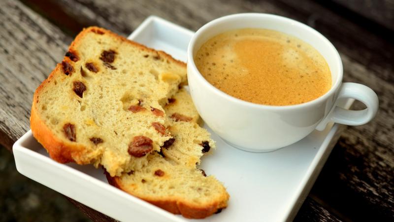 Coffee and bread 